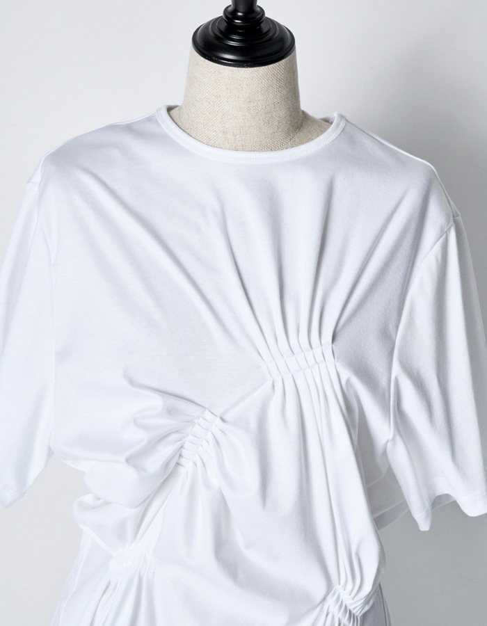 Bundled Tuck Cutsew Tops / white