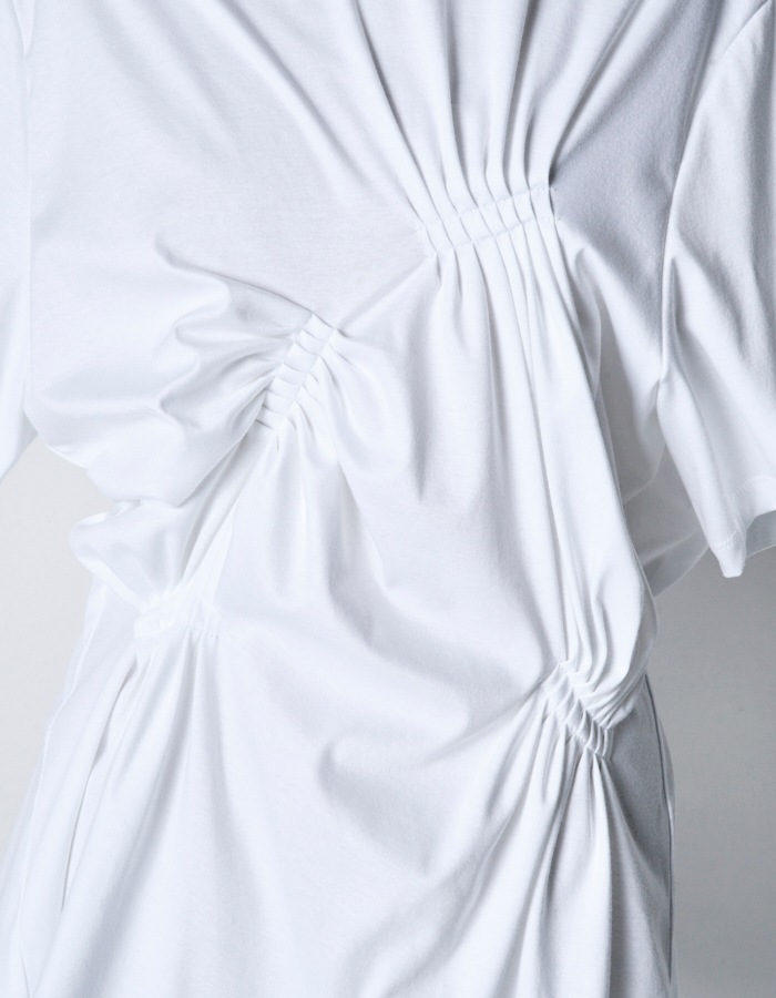Bundled Tuck Cutsew Tops / white