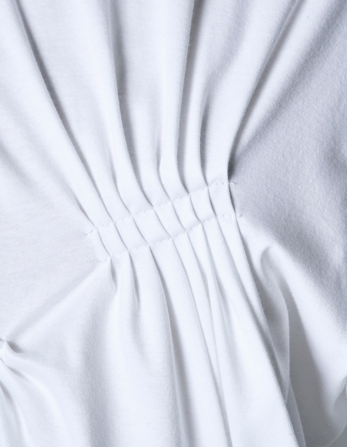 Bundled Tuck Cutsew Tops / white