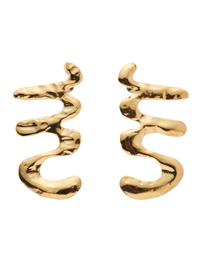M Letter Pierced Earrings / gold