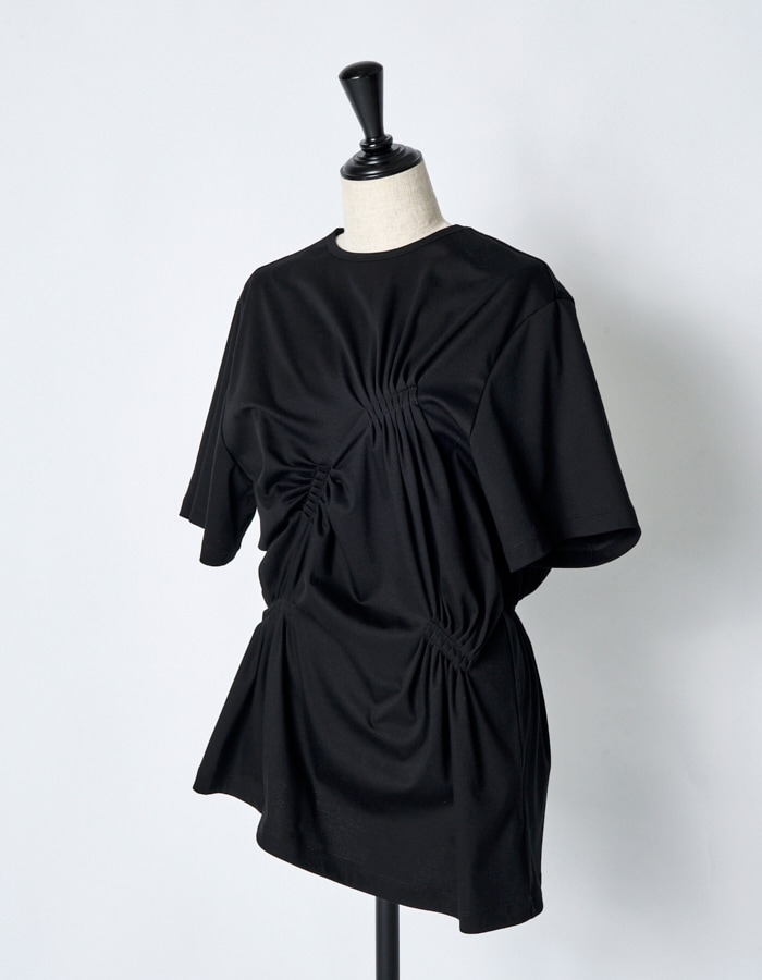 Bundled Tuck Cutsew Tops / black