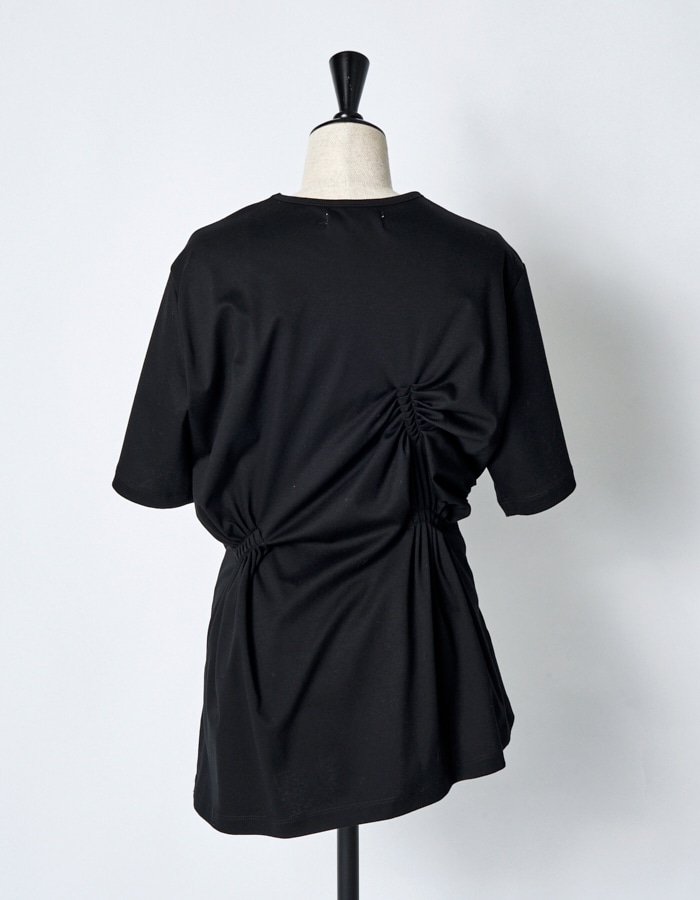 Bundled Tuck Cutsew Tops / black