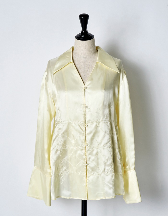Tapa Pattern Embroidery Shirt / off white