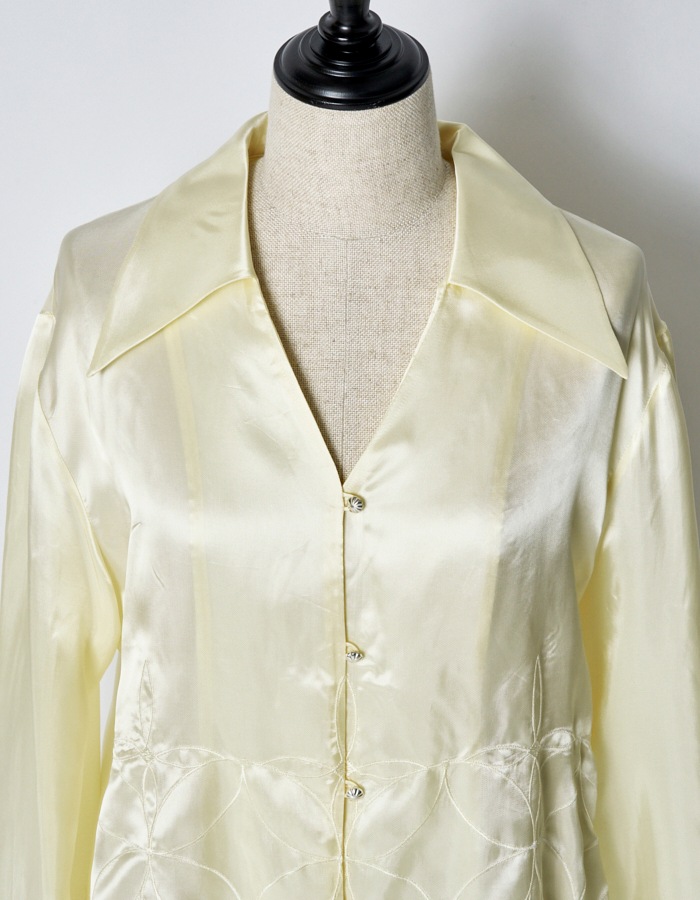 Tapa Pattern Embroidery Shirt / off white