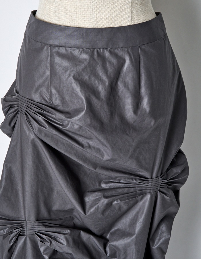 Bundled Tuck Skirt / gray