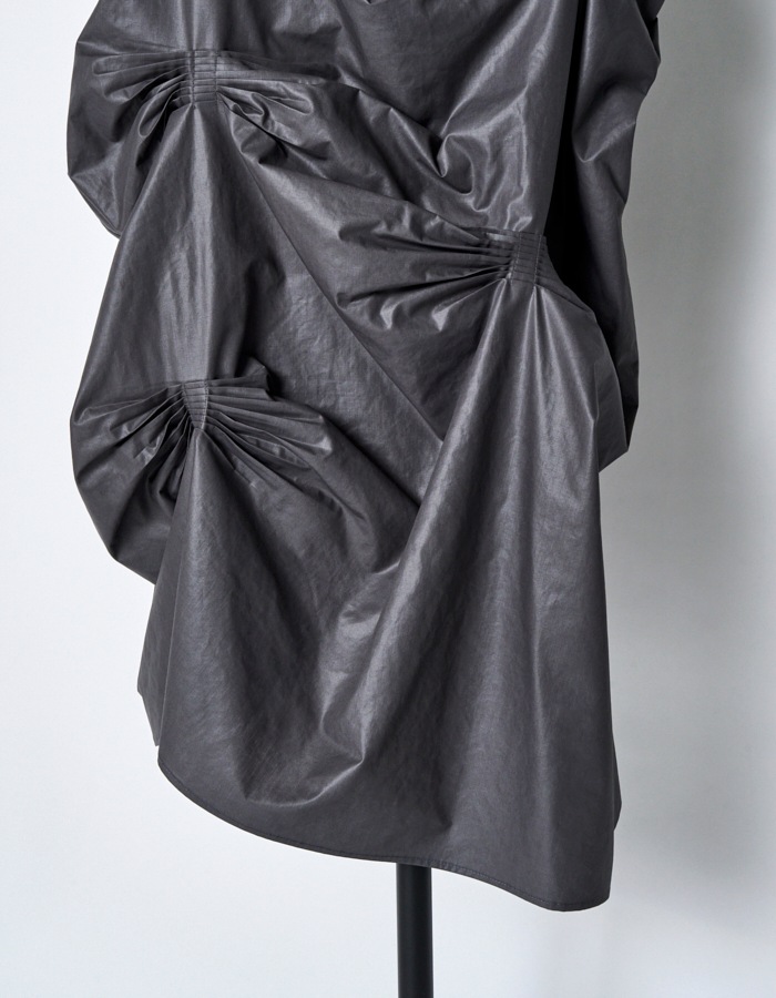Bundled Tuck Skirt / gray