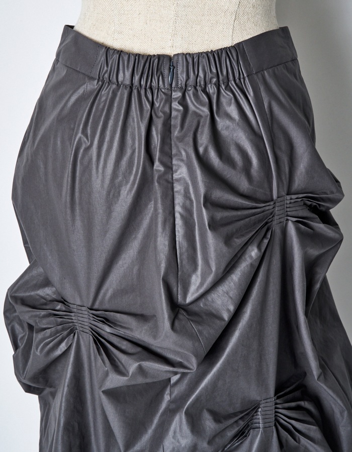 Bundled Tuck Skirt / gray
