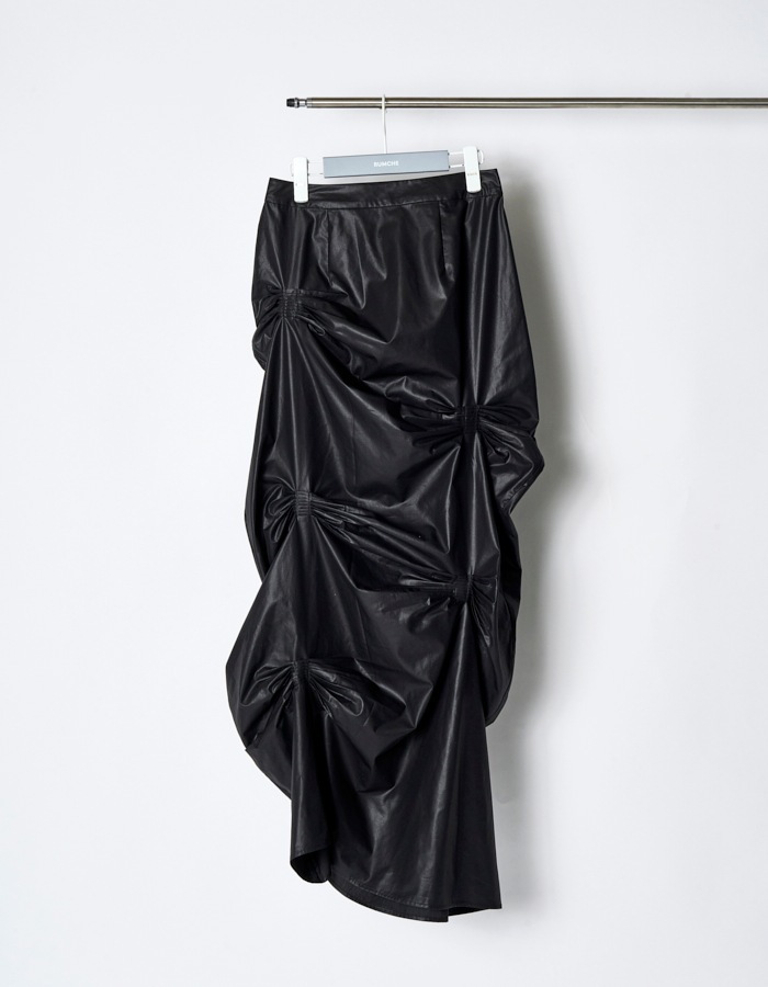 Bundled Tuck Skirt / black