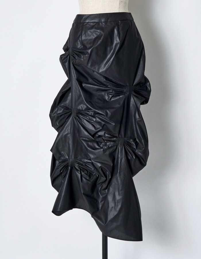 Bundled Tuck Skirt / black