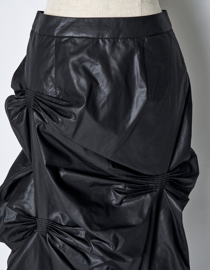 Bundled Tuck Skirt / black