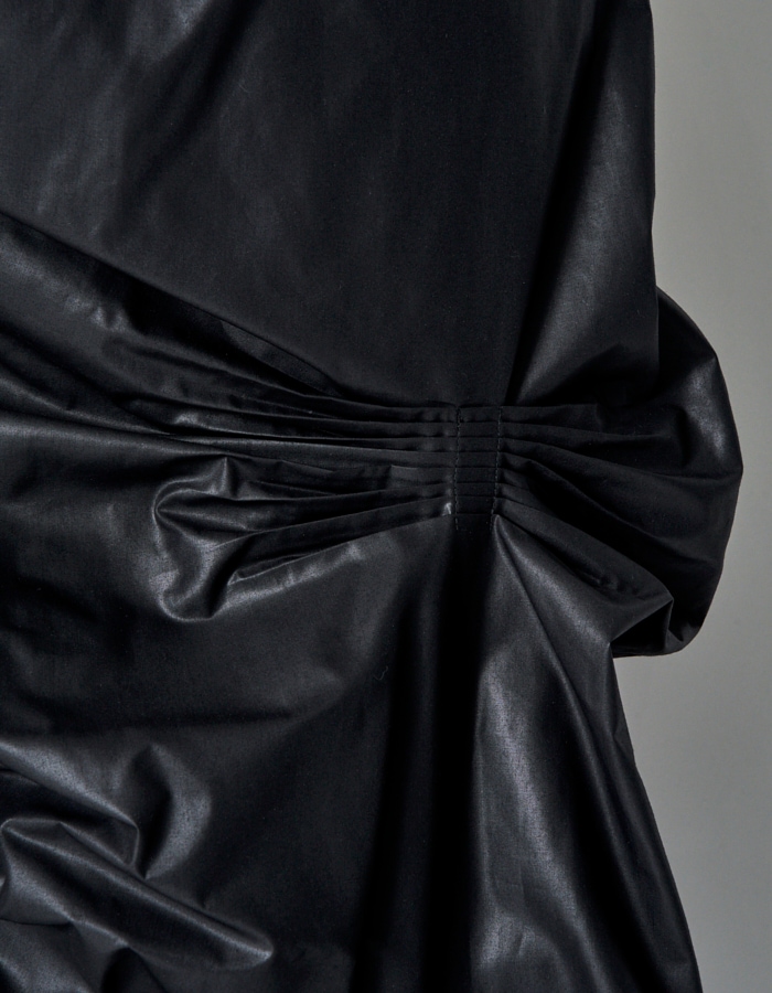 Bundled Tuck Skirt / black