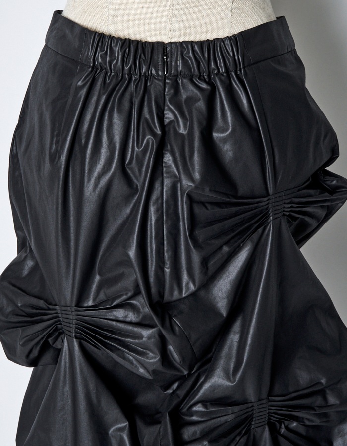 Bundled Tuck Skirt / black