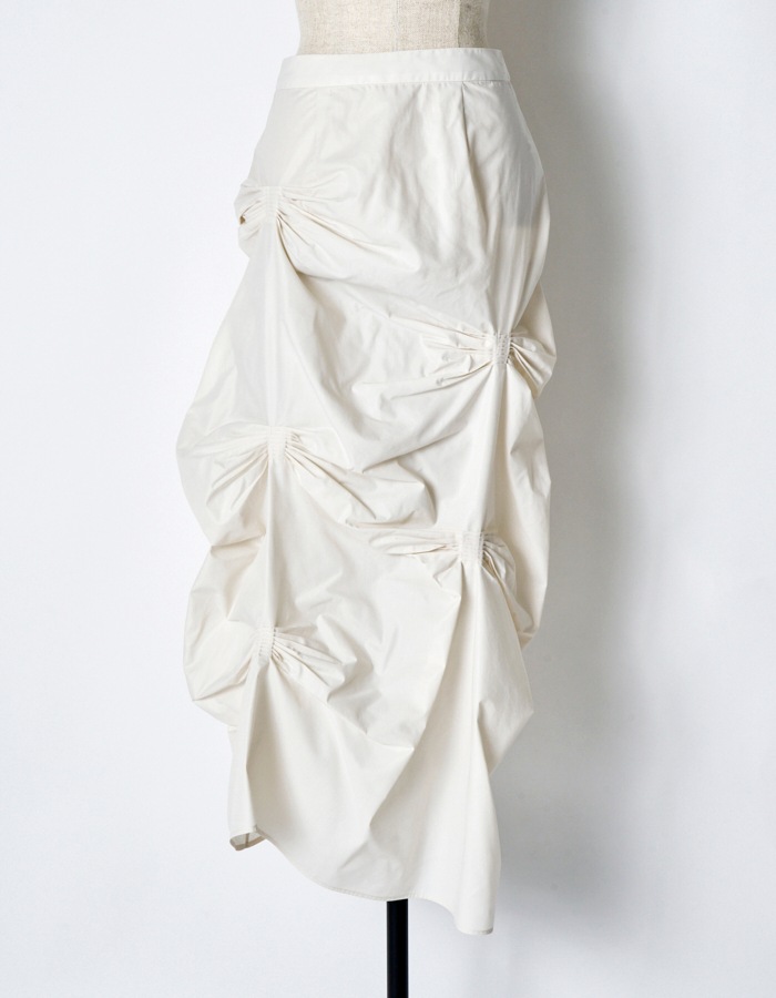 Bundled Tuck Skirt / off white
