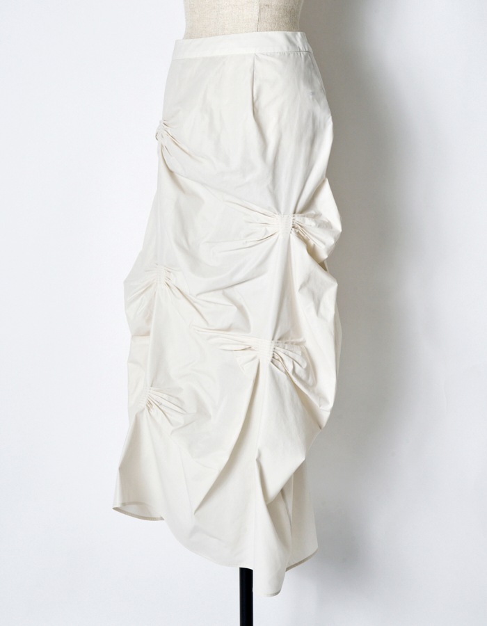 Bundled Tuck Skirt / off white