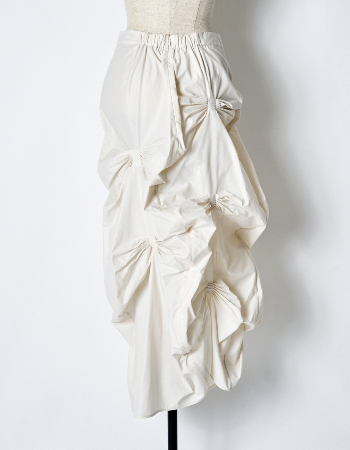 Bundled Tuck Skirt / off white