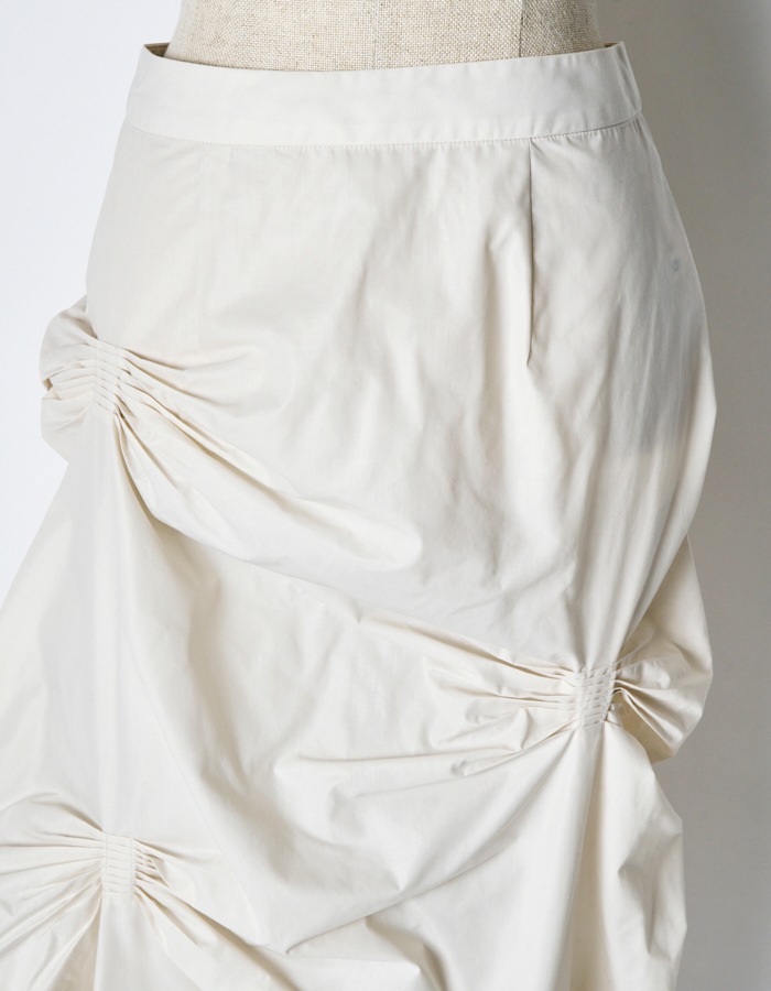 Bundled Tuck Skirt / off white