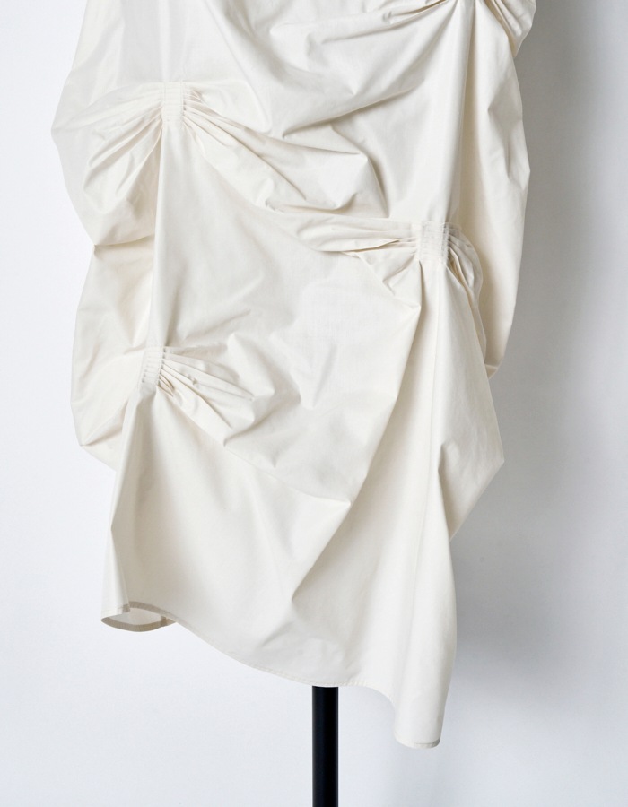 Bundled Tuck Skirt / off white