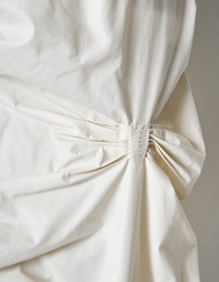 Bundled Tuck Skirt / off white