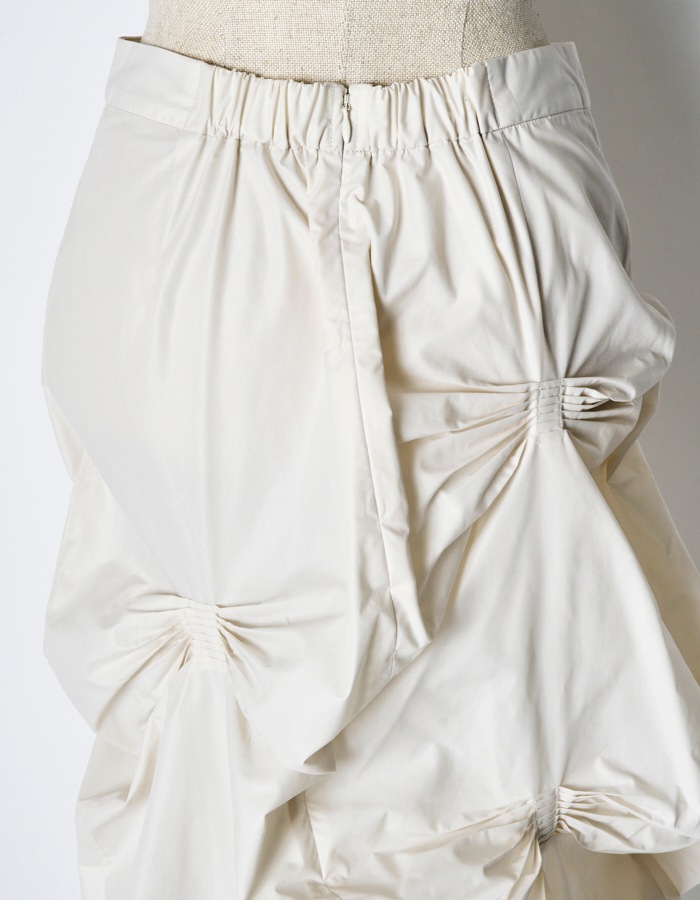 Bundled Tuck Skirt / off white
