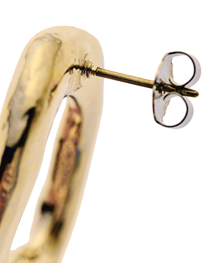 R Letter Pierced Earrings / gold