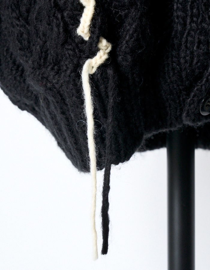 Deformation Cable Knit Cardigan / black