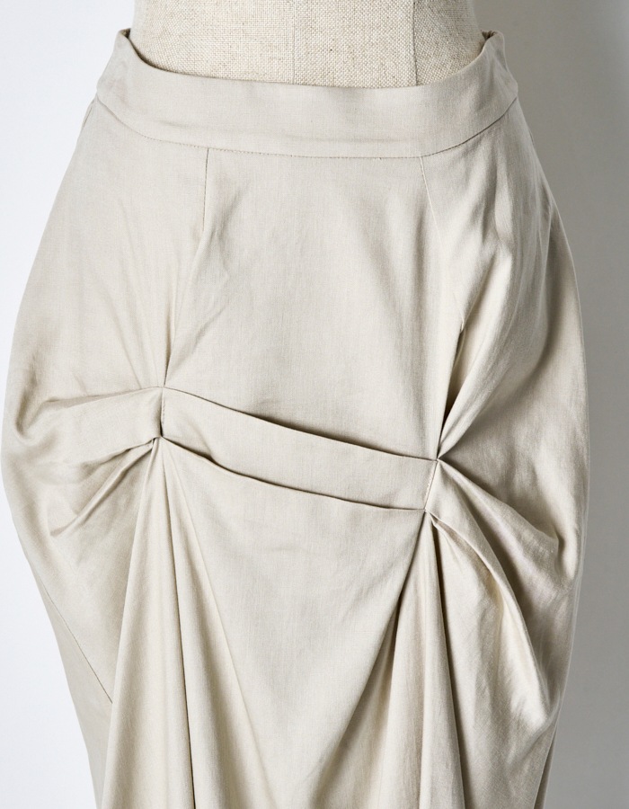 Layered Tuck Skirt / beige