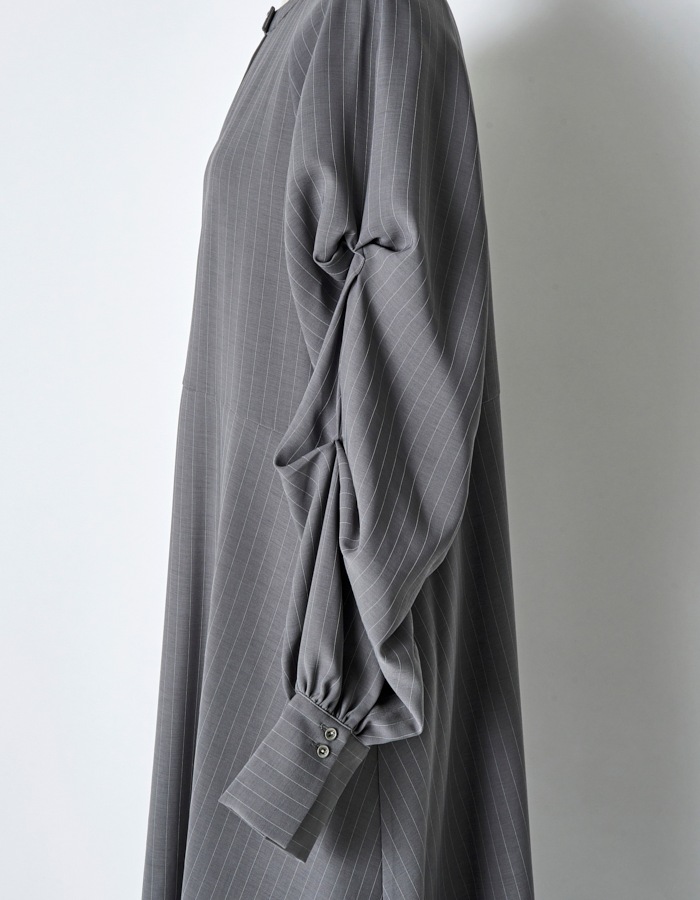 Curiosity Stripe Dress / gray