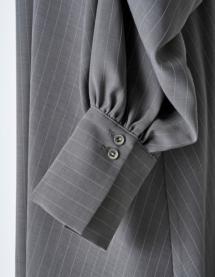 Curiosity Stripe Dress / gray