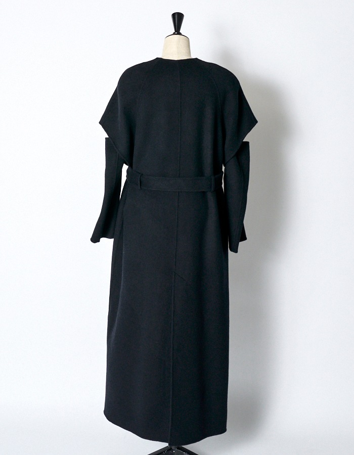 Cutout Shoulder River Coat / black