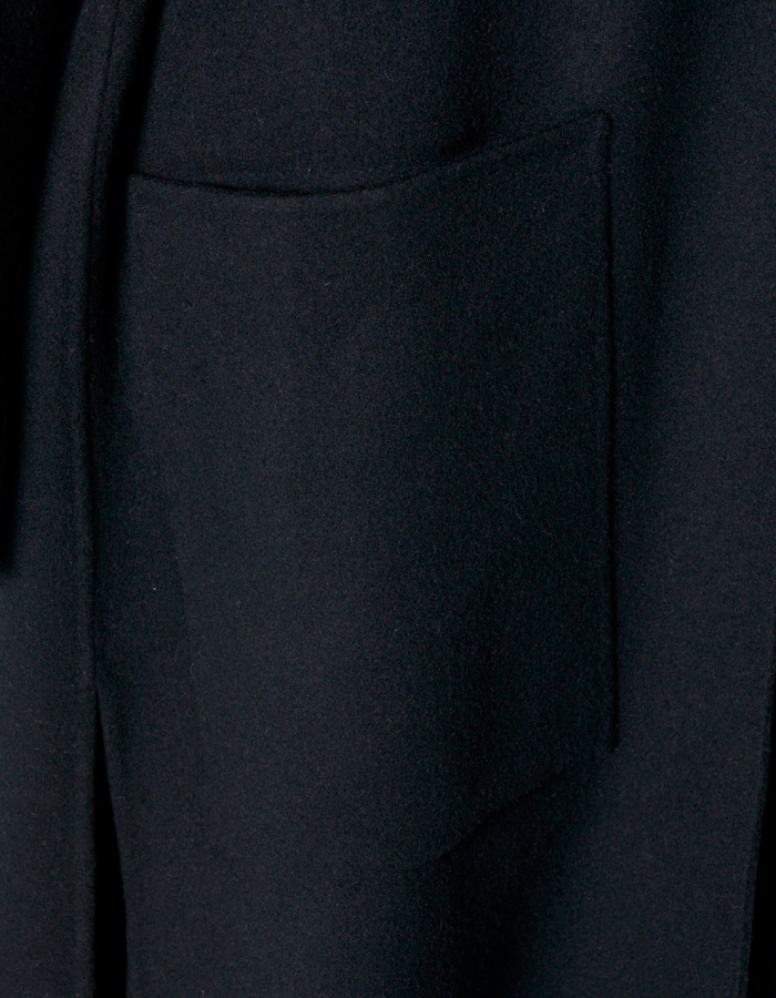 Cutout Shoulder River Coat / black