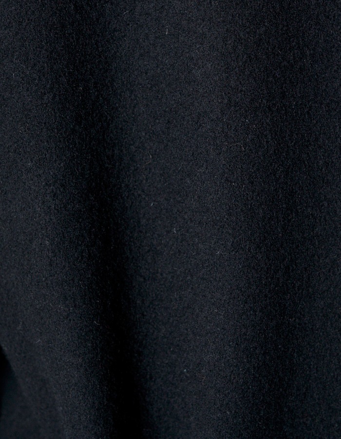 Cutout Shoulder River Coat / black