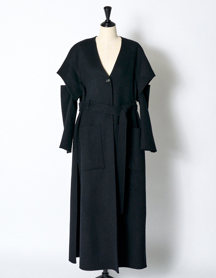 Cutout Shoulder River Coat / black
