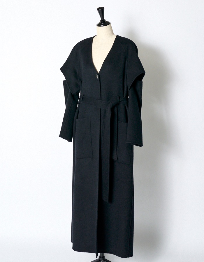Cutout Shoulder River Coat / black