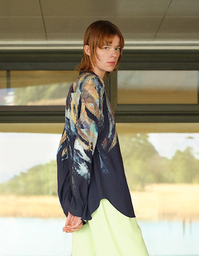 Wing Panel Print Shirt / navy