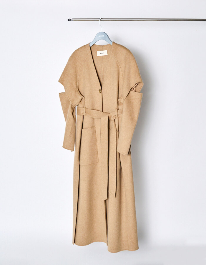 Cutout Shoulder River Coat / camel