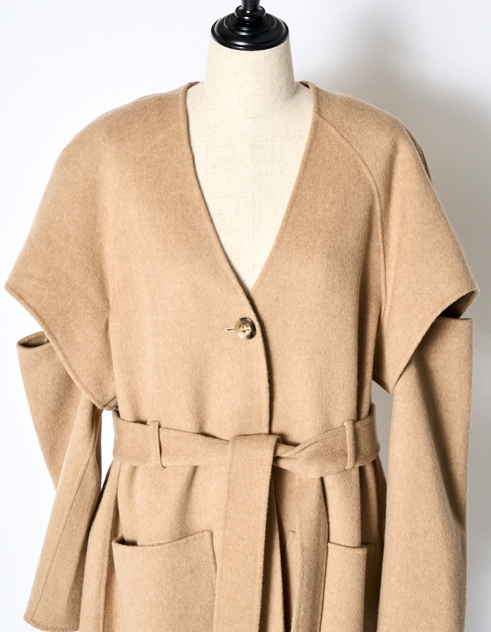Cutout Shoulder River Coat / camel