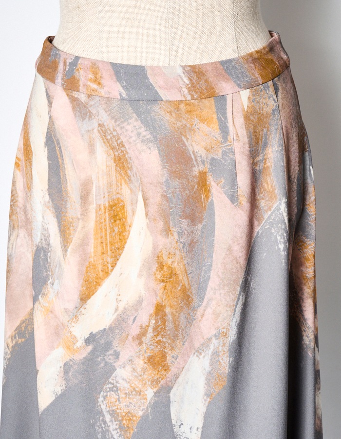Wing Panel Print Skirt / gray