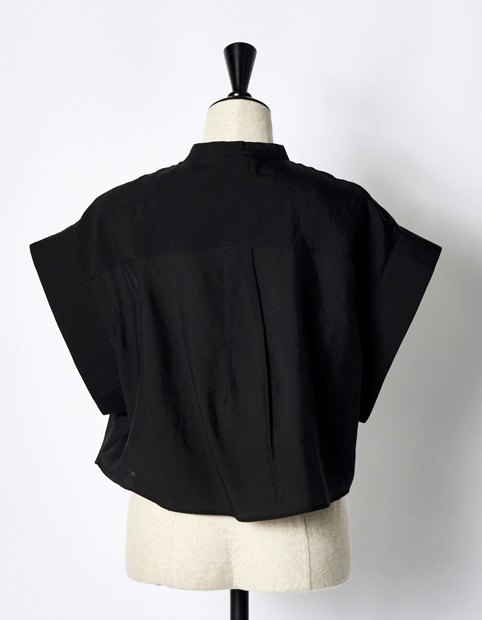 Half Moon Ruffle Short Blouse / black