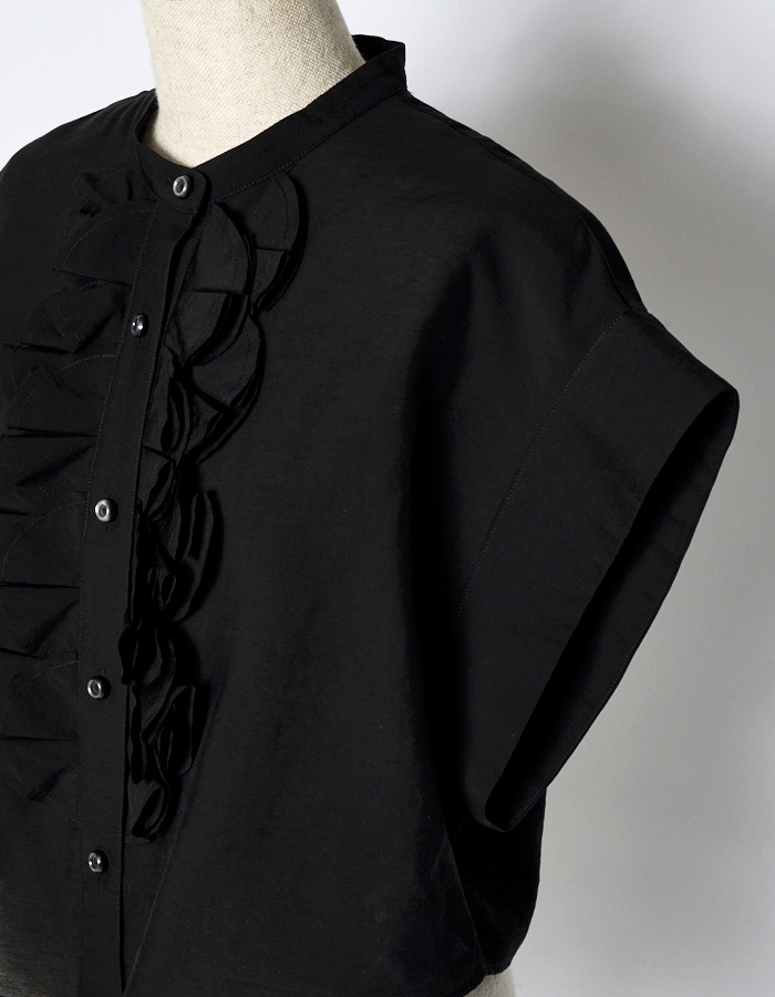 Half Moon Ruffle Short Blouse / black