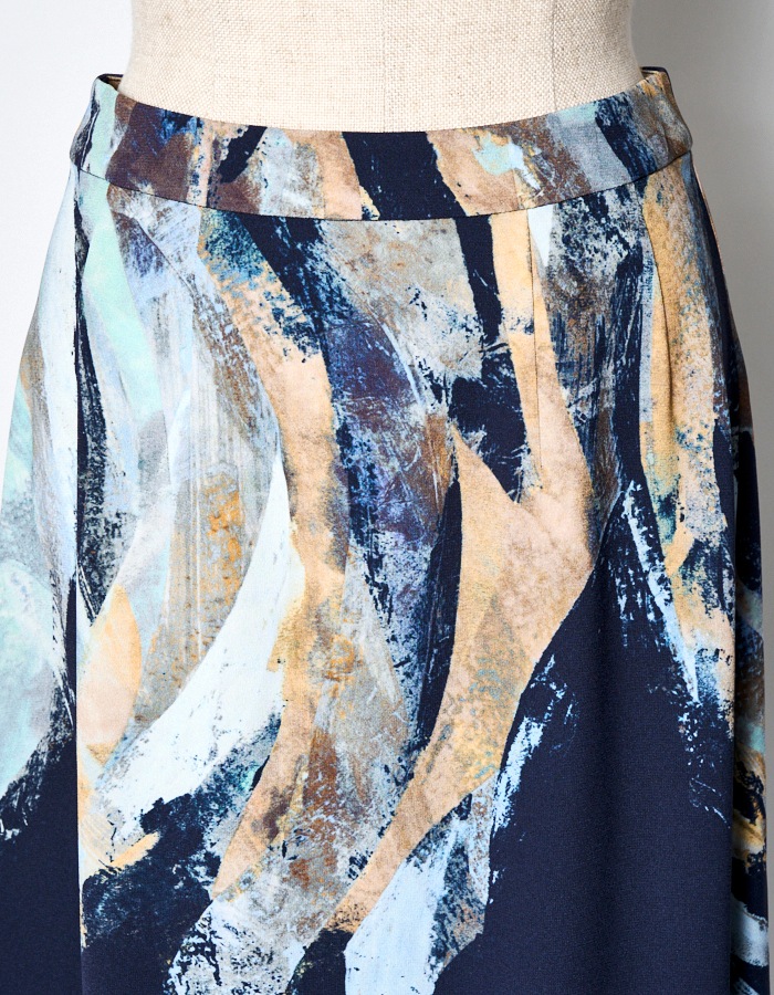 Wing Panel Print Skirt / navy
