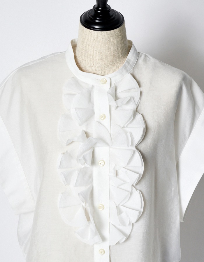 Half Moon Ruffle Short Blouse / white
