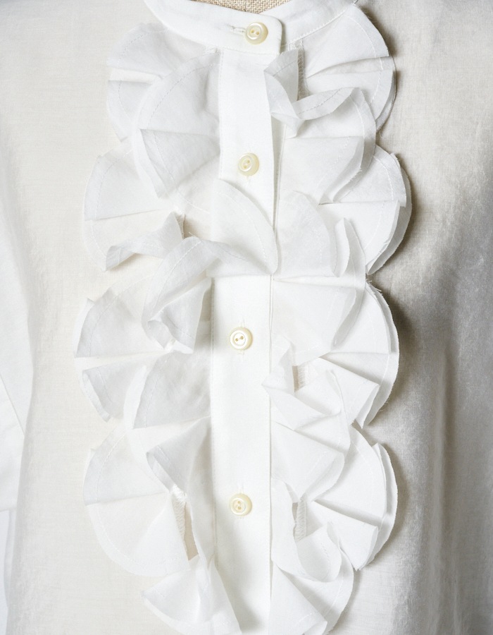 Half Moon Ruffle Short Blouse / white