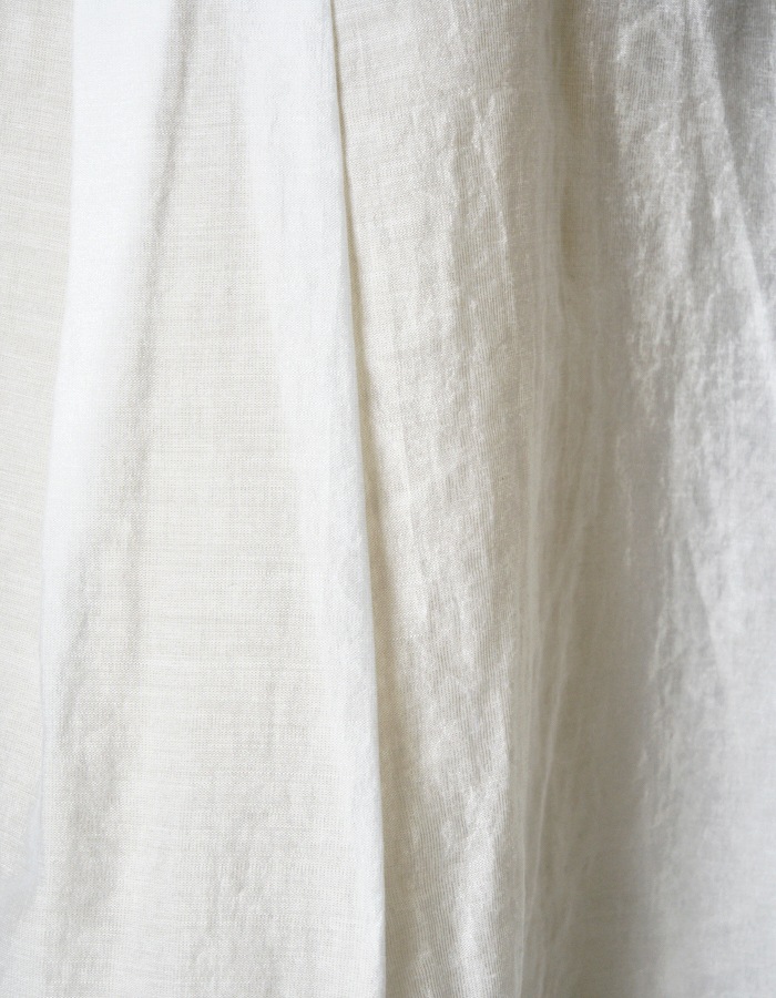 Half Moon Ruffle Short Blouse / white