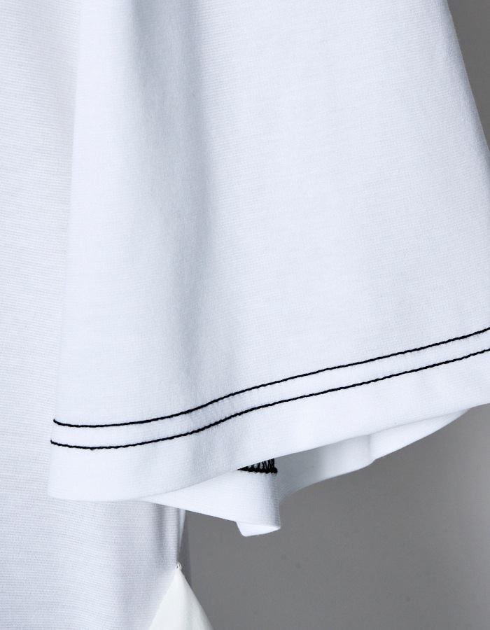 Moon Ruffle Cutsew Tops / white