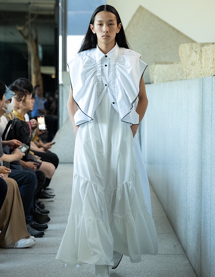 Ruffle Dress / white