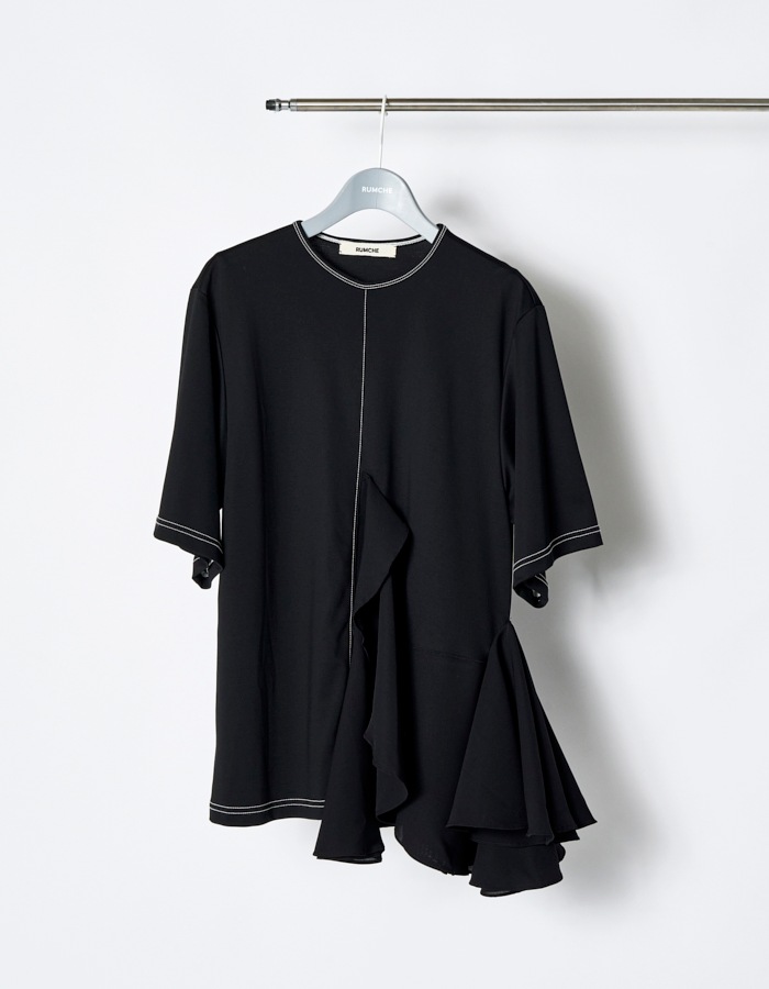 Moon Ruffle Cutsew Tops / black
