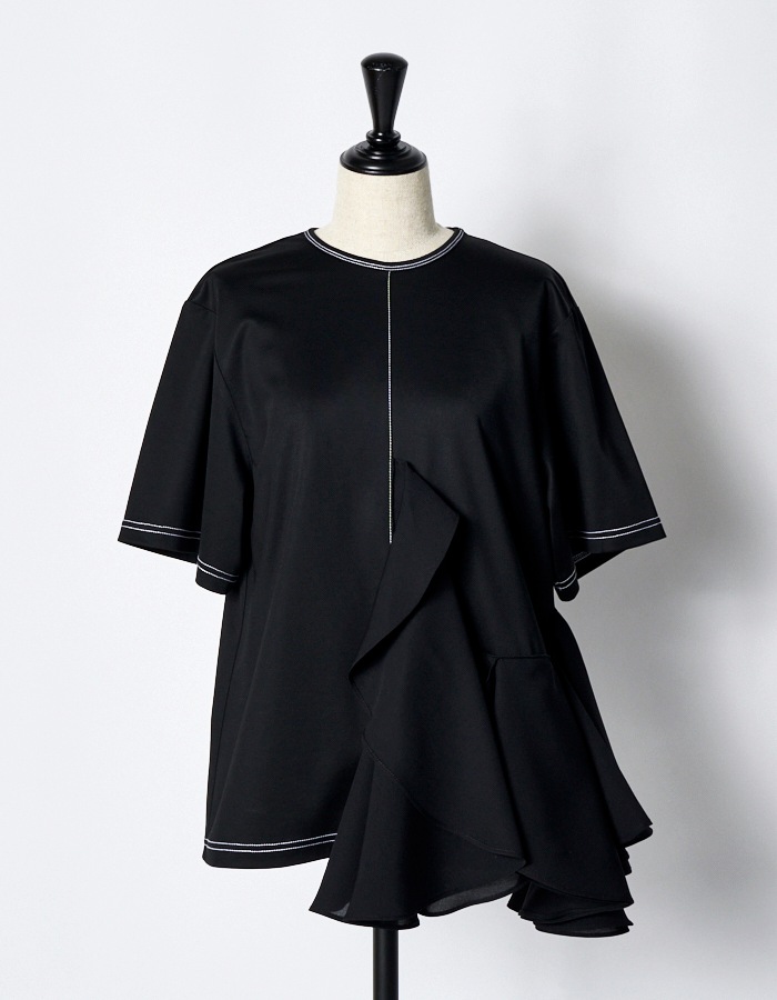 Moon Ruffle Cutsew Tops / black