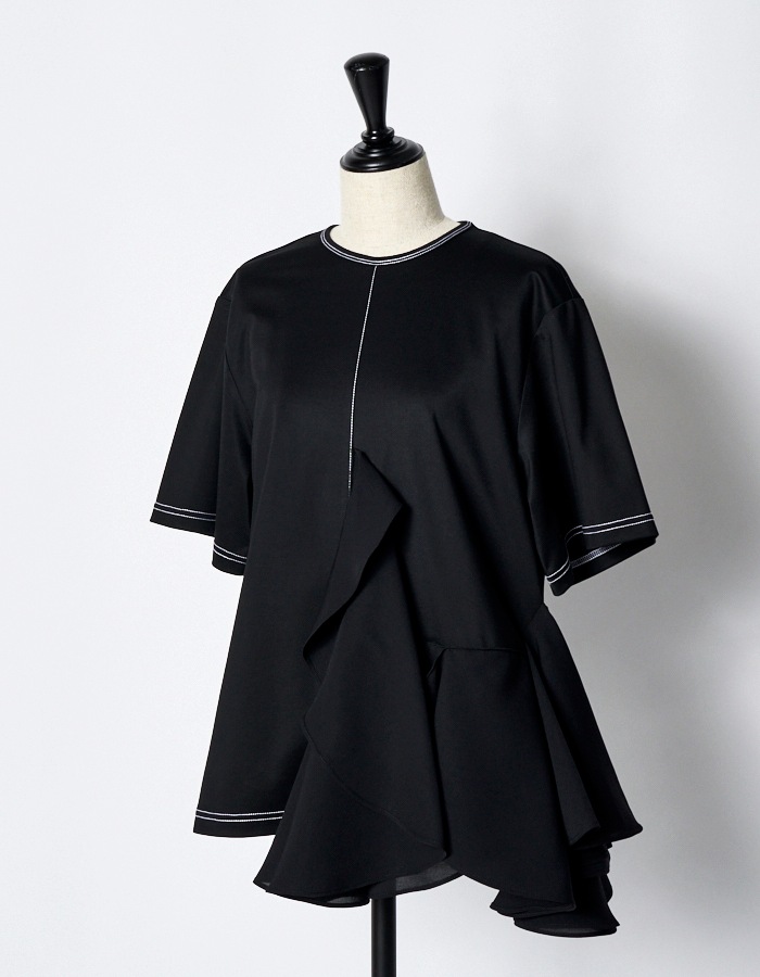 Moon Ruffle Cutsew Tops / black