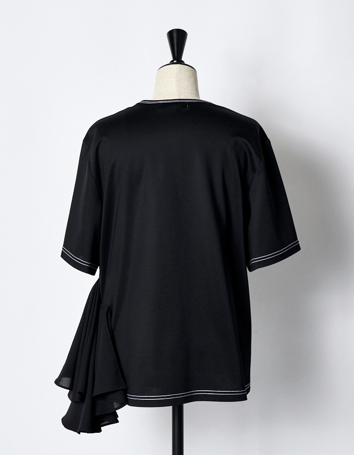 Moon Ruffle Cutsew Tops / black