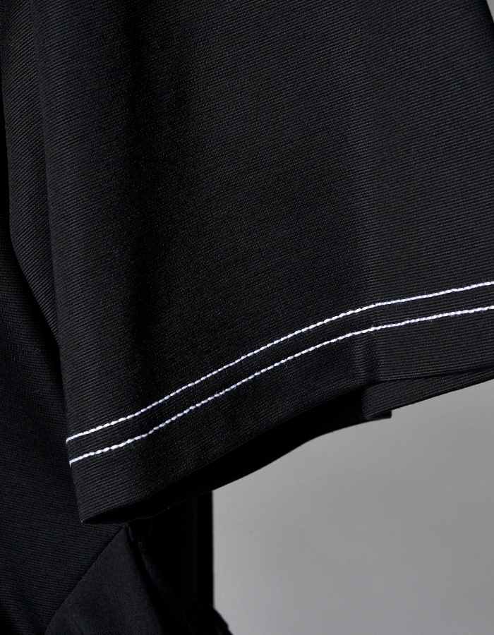 Moon Ruffle Cutsew Tops / black